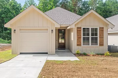 84 Riviera Dr, Hattiesburg, MS 39402