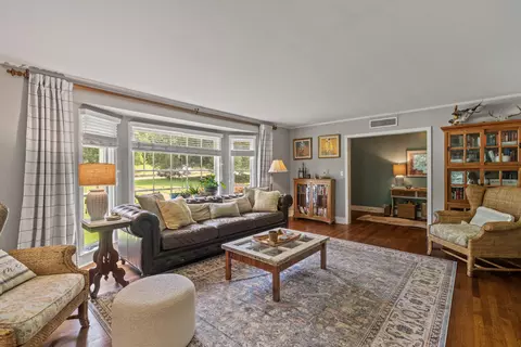 Living - 724 15th St, Laurel, MS 39440 photo 1 of 5