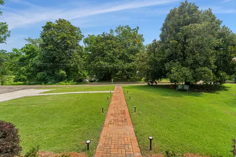 Exterior - 724 15th St, Laurel, MS 39440 photo 5 of 17
