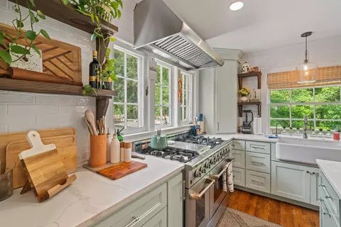 Kitchen - 724 15th St, Laurel, MS 39440 photo 6 of 6