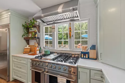 Kitchen - 724 15th St, Laurel, MS 39440 photo 5 of 6