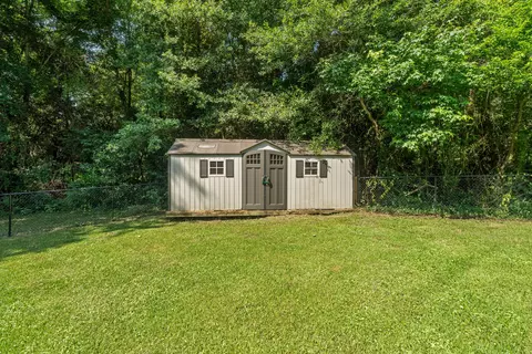 Exterior - 724 15th St, Laurel, MS 39440 photo 16 of 17