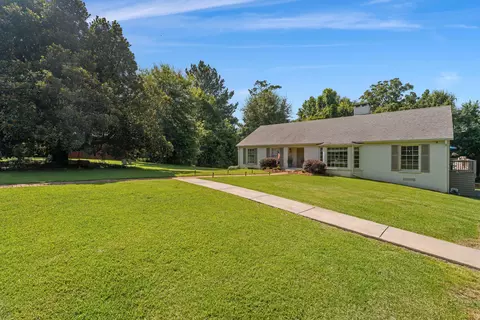 Exterior - 724 15th St, Laurel, MS 39440 photo 4 of 17