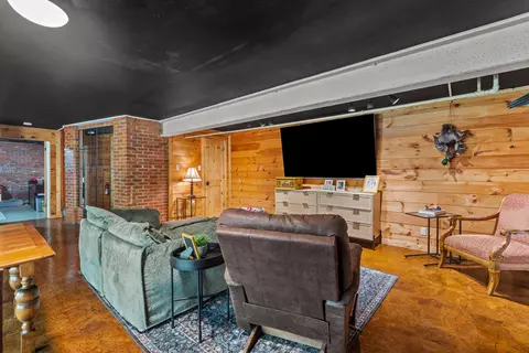 Living - 724 15th St, Laurel, MS 39440 photo 4 of 5