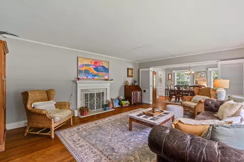 Living - 724 15th St, Laurel, MS 39440 photo 3 of 5