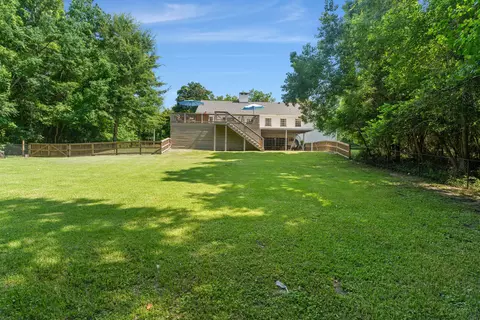 Exterior - 724 15th St, Laurel, MS 39440 photo 14 of 17