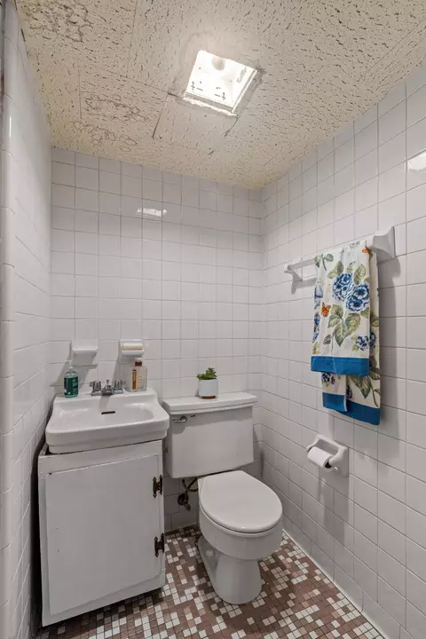 Bath - 724 15th St, Laurel, MS 39440 photo 4 of 4