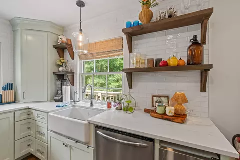 Kitchen - 724 15th St, Laurel, MS 39440 photo 3 of 6