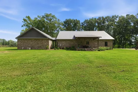 Exterior - 225 Coats, Mount Olive, MS 39119 photo 12 of 26