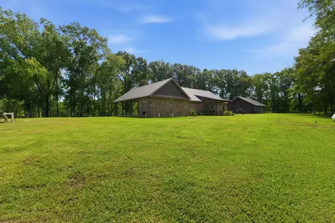 Exterior - 225 Coats, Mount Olive, MS 39119 photo 18 of 26