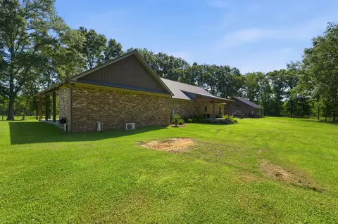 Exterior - 225 Coats, Mount Olive, MS 39119 photo 16 of 26