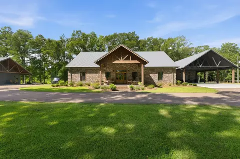 Exterior - 225 Coats, Mount Olive, MS 39119 photo 1 of 26