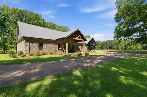 Exterior - 225 Coats, Mount Olive, MS 39119 photo 6 of 26