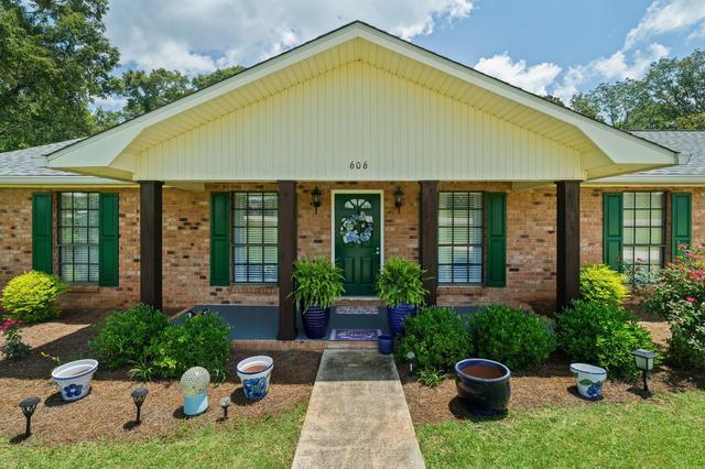 606 Pierce Rd, Columbia, MS 39429