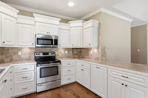 Kitchen - 301 Warren Lott Rd, Sumrall, MS 39482 photo 2 of 3