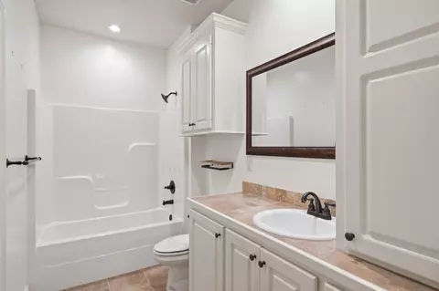 Bath - 301 Warren Lott Rd, Sumrall, MS 39482 photo 2 of 2
