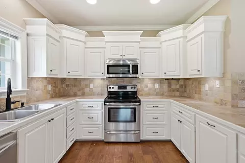 Kitchen - 301 Warren Lott Rd, Sumrall, MS 39482 photo 1 of 3