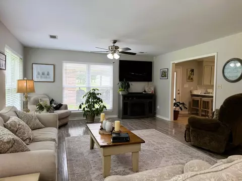 Living - 44 Blain Rd, Purvis, MS 39475 photo 2 of 3