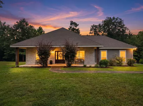 595 Nellwood Dr, Hattiesburg, MS 39402