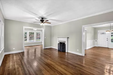 Living - 1301 Hill Dr, Laurel, MS 39440 photo 2 of 8