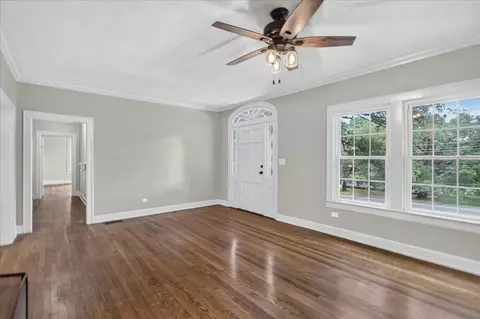 Living - 1301 Hill Dr, Laurel, MS 39440 photo 4 of 8