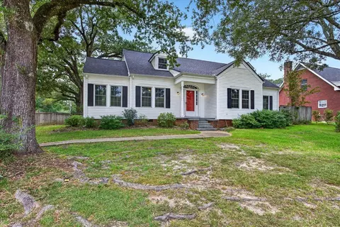 Exterior - 1301 Hill Dr, Laurel, MS 39440 photo 2 of 7