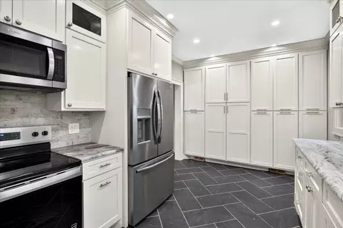 Kitchen - 1301 Hill Dr, Laurel, MS 39440 photo 3 of 3