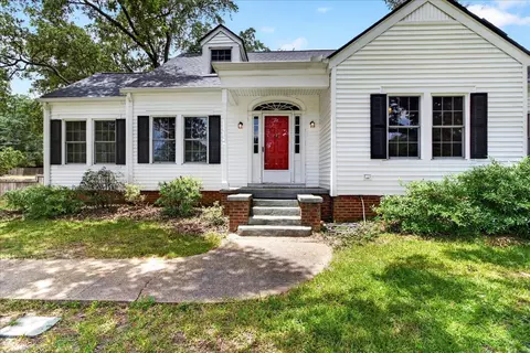 Exterior - 1301 Hill Dr, Laurel, MS 39440 photo 4 of 7