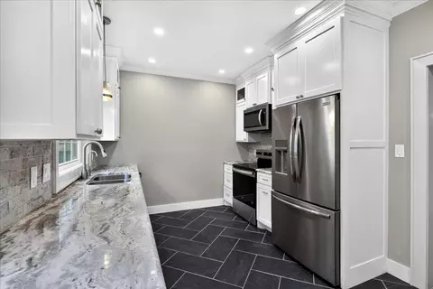 Kitchen - 1301 Hill Dr, Laurel, MS 39440 photo 2 of 3