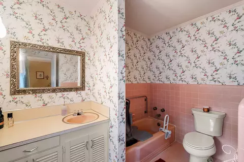 Bath - 703 W 29th St, Laurel, MS 39440 photo 3 of 3