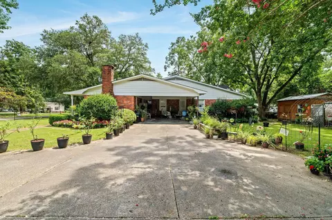 Exterior - 703 W 29th St, Laurel, MS 39440 photo 9 of 14