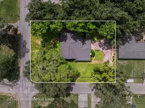 View/Area - 703 W 29th St, Laurel, MS 39440 photo 1 of 4
