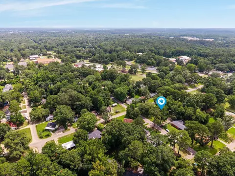 View/Area - 703 W 29th St, Laurel, MS 39440 photo 2 of 4