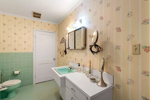Bath - 703 W 29th St, Laurel, MS 39440 photo 1 of 3
