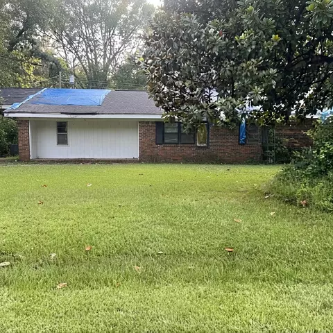 529 Valley View Dr, Philadelphia, MS 39350