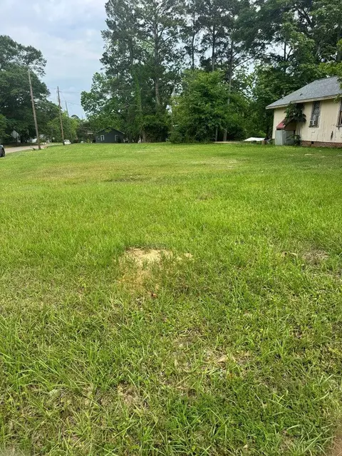827 N 15th Ave, Laurel, MS 39440 photo 2