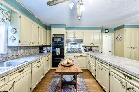 Kitchen - 5 Spokane Rd, Natchez, MS 39120 photo 2 of 4