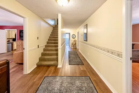 Entry Way - 5 Spokane Rd, Natchez, MS 39120 photo 2 of 4