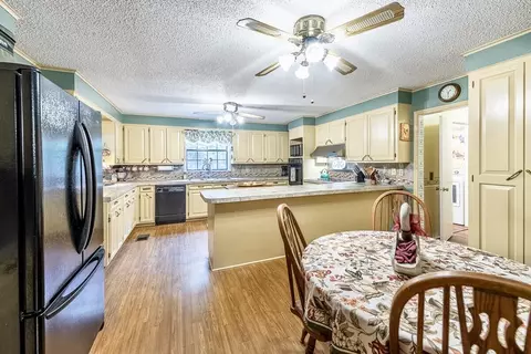 Kitchen - 5 Spokane Rd, Natchez, MS 39120 photo 3 of 4