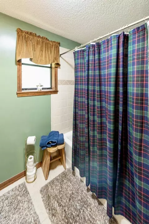 Bath - 5 Spokane Rd, Natchez, MS 39120 photo 4 of 5