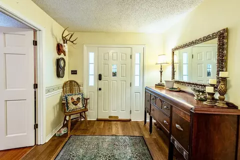 Entry Way - 5 Spokane Rd, Natchez, MS 39120 photo 1 of 4