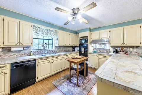 Kitchen - 5 Spokane Rd, Natchez, MS 39120 photo 1 of 4