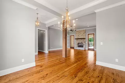 Living - 509 Quinlan, Brandon, MS 39047 photo 2 of 5