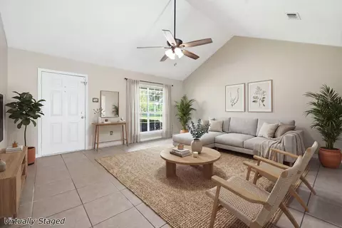 Living - 11 Fielding Rd, Wiggins, MS 39577 photo 2 of 4