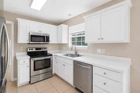 Kitchen - 11 Fielding Rd, Wiggins, MS 39577 photo 2 of 3