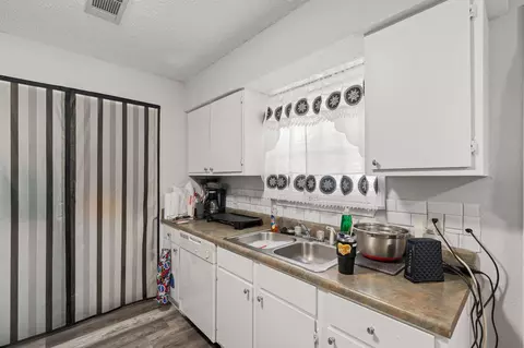 Kitchen - 104 Kadens Kove, Magee, MS 39111 photo 1 of 4