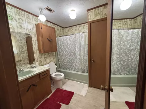 Bath - 1150 Trace Rd, Laurel, MS 39443 photo 2 of 2
