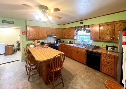 Kitchen - 15 Sullivan Rd, Laurel, MS 39443 photo 4 of 4