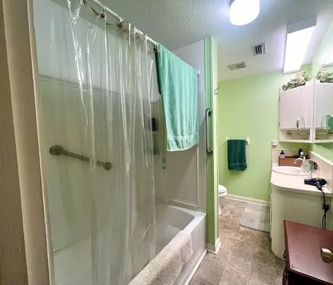 Bath - 15 Sullivan Rd, Laurel, MS 39443 photo 3 of 4