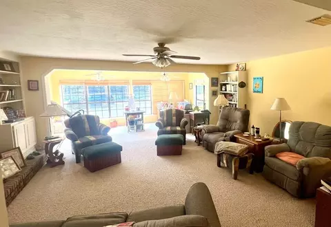 Living - 15 Sullivan Rd, Laurel, MS 39443 photo 3 of 3